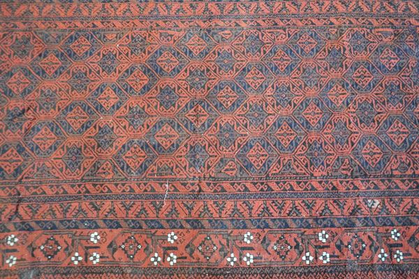 Tappeto bokara, sec. XX, fondo rosso a borchie, cm 115x210, difetti&nbsp;&nbsp;&nbsp;&nbsp;&nbsp;&nbsp;&nbsp;