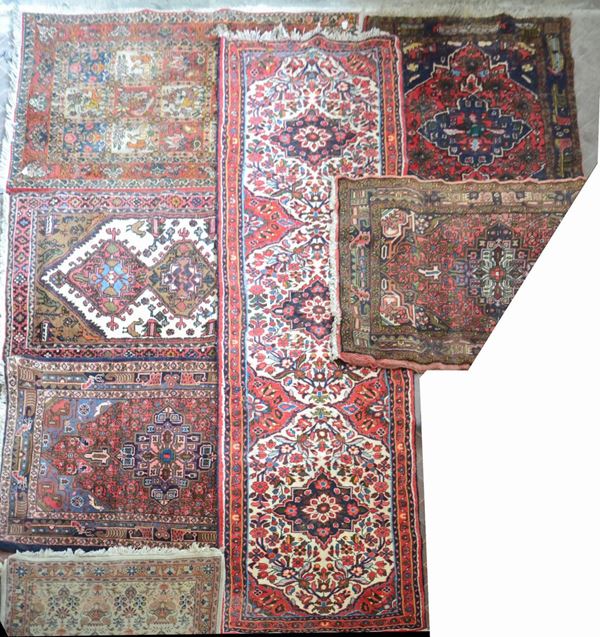 Sette tappeti persiani, sec. XX, varie misure, difetti e rotture&nbsp;&nbsp;&nbsp;&nbsp;&nbsp;&nbsp;&nbsp;&nbsp;&nbsp;&nbsp;