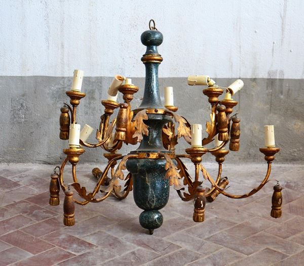 Lampadario, in stile 700, in legno laccato, cm 62x55&nbsp;&nbsp;&nbsp;&nbsp;&nbsp;&nbsp;&nbsp;&nbsp;&nbsp;&nbsp;&nbsp;&nbsp;&nbsp;&nbsp;&nbsp;&nbsp;&nbsp;&nbsp;&nbsp;&nbsp;&nbsp;&nbsp;