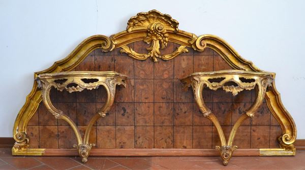 Testiera di letto matrimoniale e due comodini a mensola, sec. XIX, in legno