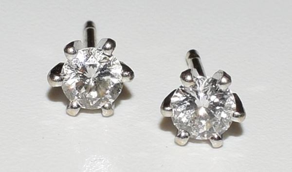 PAIO DI ORECCHINI PUNTO LUCE, IN ORO BIANCO E                             