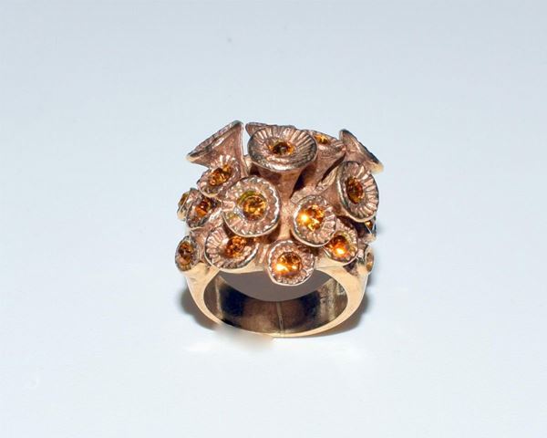 ANELLO IN ORO GIALLO TITOLO 333 E PIETRE                                  