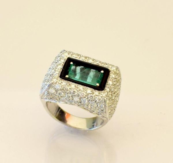 ANELLO IN ORO BIANCO, DIAMANTI E SMERALDO