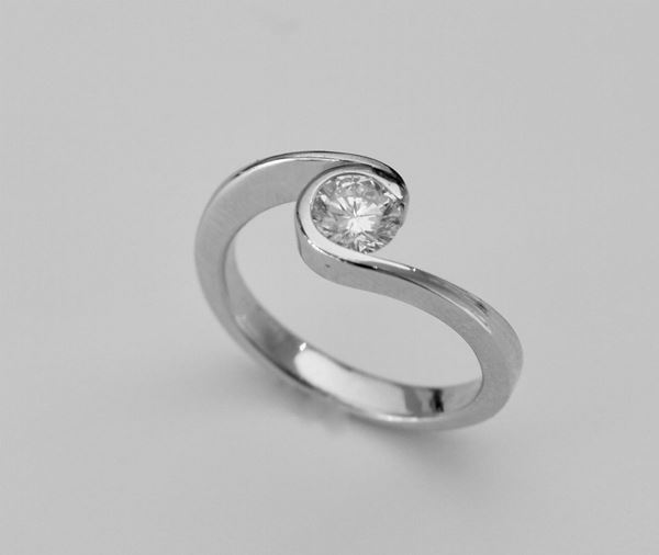 ANELLO IN ORO BIANCO E DIAMANTI                                           