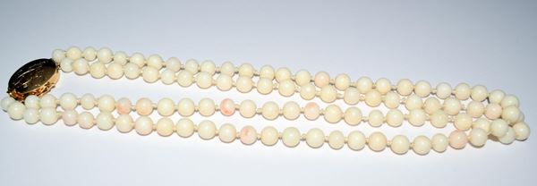 COLLANA IN ORO GIALLO E CORALLO