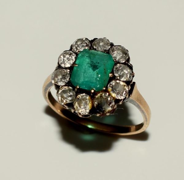 ANELLO IN ORO A BASSO TITOLO , DIAMANTI E                                 