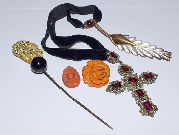 CROCEFISSO , INIZI SEC. XX , IN ORO BASSO TITOLO,