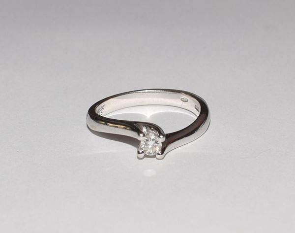 ANELLO IN ORO BIANCO E DIAMANTI                                           