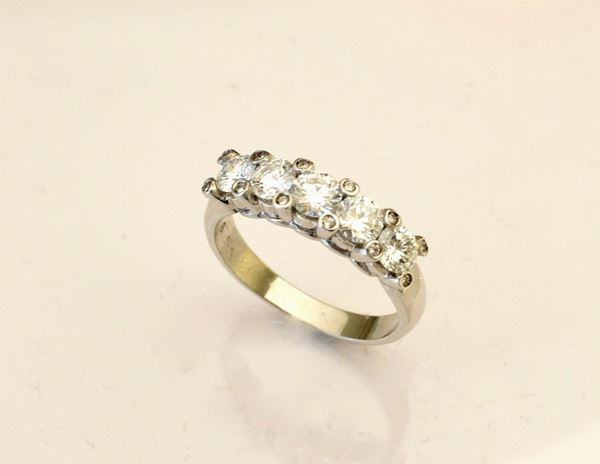 ANELLO VERETTA, IN ORO BIANCO E DIAMANTI                                  