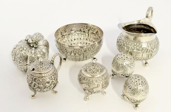 LOTTO DI SETTE OGGETTI, SEC. XX  - Asta GIOIELLI, ARGENTI, ARREDI, OGGETTI D'ARTE E DIPINTI - Poggio Bracciolini Casa d'Aste