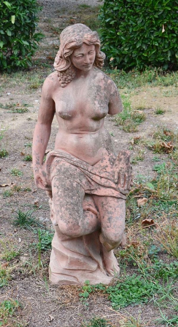 Scultura, sec. XX, in terracotta, raffigurante figura femminile seduta,&nbsp;&nbsp;&nbsp;
