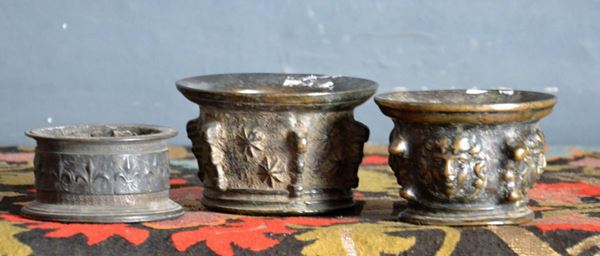 Due mortai, sec. XVII, in bronzo,&nbsp;&nbsp;&nbsp;&nbsp;&nbsp;&nbsp;&nbsp;&nbsp;&nbsp;&nbsp;&nbsp;&nbsp;&nbsp;&nbsp;&nbsp;&nbsp;&nbsp;&nbsp;&nbsp;&nbsp;&nbsp;&nbsp;&nbsp;&nbsp;&nbsp;&nbsp;&nbsp;&nbsp;&nbsp;&nbsp;&nbsp;&nbsp;&nbsp;&nbsp;&nbsp;&nbsp;&nbsp;&nbsp;&nbsp;&nbsp;&nbsp;