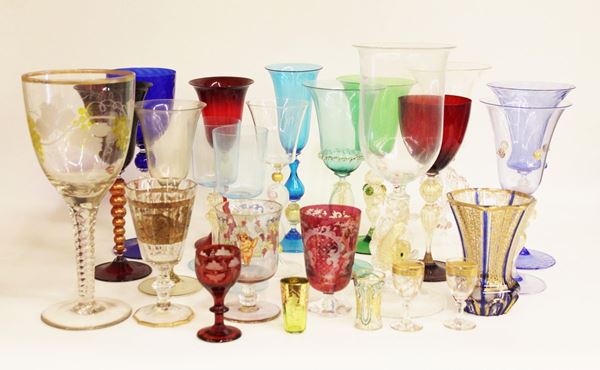 Ventiquattro bicchieri, sec. XX, in vetro soffiato colorato ed incolore,&nbsp;&nbsp;