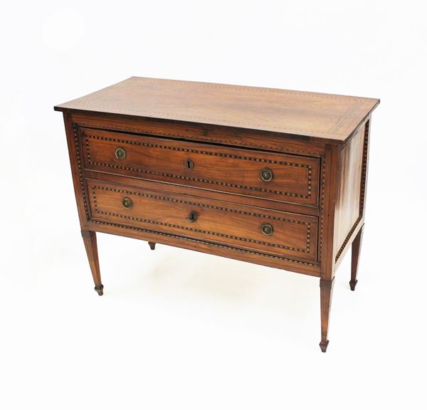 Cassettone, Toscana, fine sec. XVIII, in ciliegio filettato e intarsiato a motivi geometrizzanti, piano rettangolare sotteso da coppia di cassetti a tutta lunghezza, gambe trocopiramidali rudentate su piede piriforme a sezione quadrata, cm 122x58x93