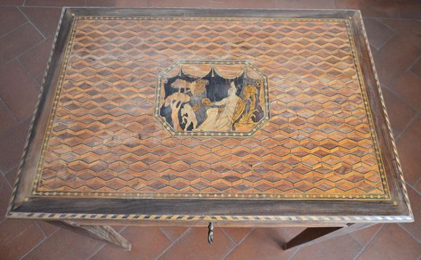 Tavolino, sec. XIX, piano in noce intarsiato a scena neoclassica, cm 63x44x71, difetti e restauri