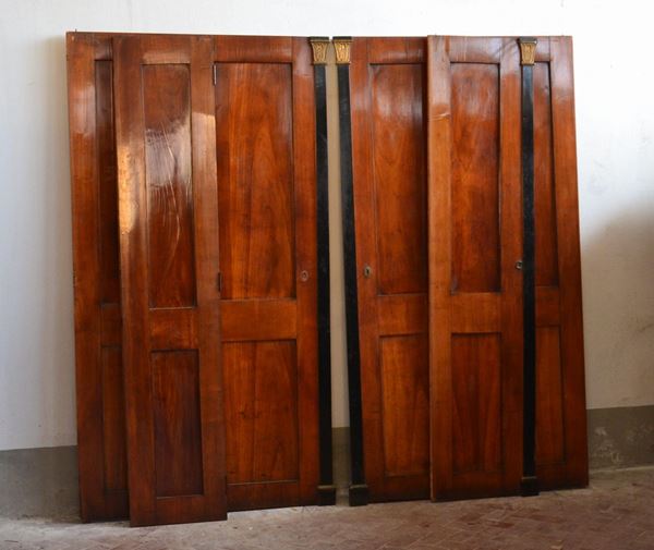 Armadio, tardo impero, sec. XIX, in noce a sei sportelli di varie misure, laterali ebanizzati con finali dorati, cm 405x60x210, difetti e rotture
