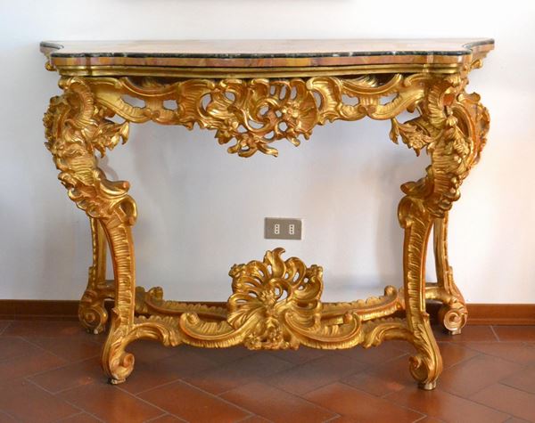 Console, fine sec. XIX, in legno dorato e intagliato, piano in marmo sagomato, cm 140x68x93