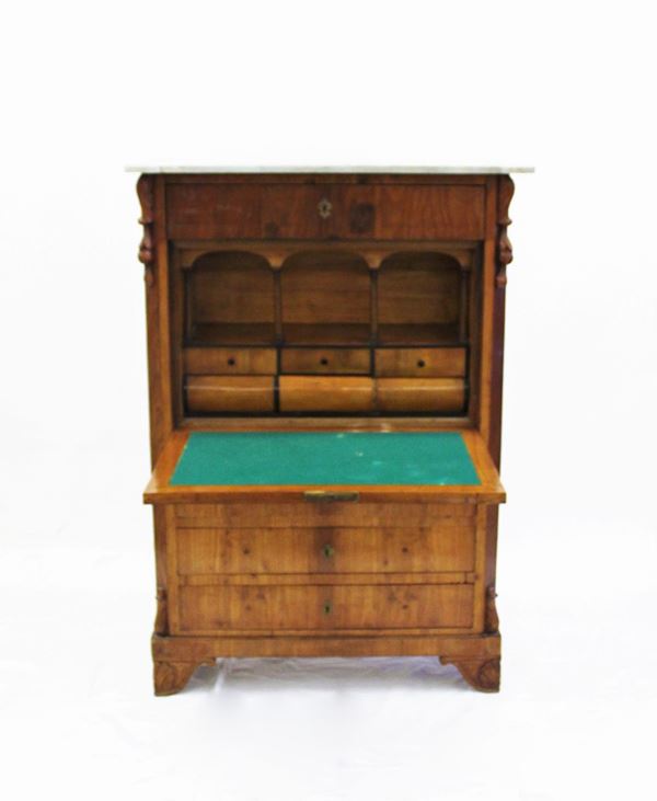 Secretaire‚ sec. XIX, lastronato in ciliegio, piano in marmo bianco, fronte a   