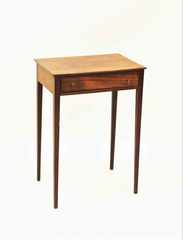 Tavolino, Inghilterra, sec. XIX, in mogano, piano rettangolare, cassetto a