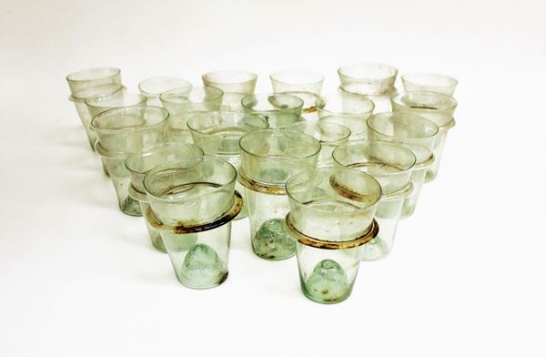 Venti luminarie, Toscana, sec. XVIII/XIX, in verto trasparente nei toni del verde, dimensioni varie, alt. massima cm 10,5 ,(20)