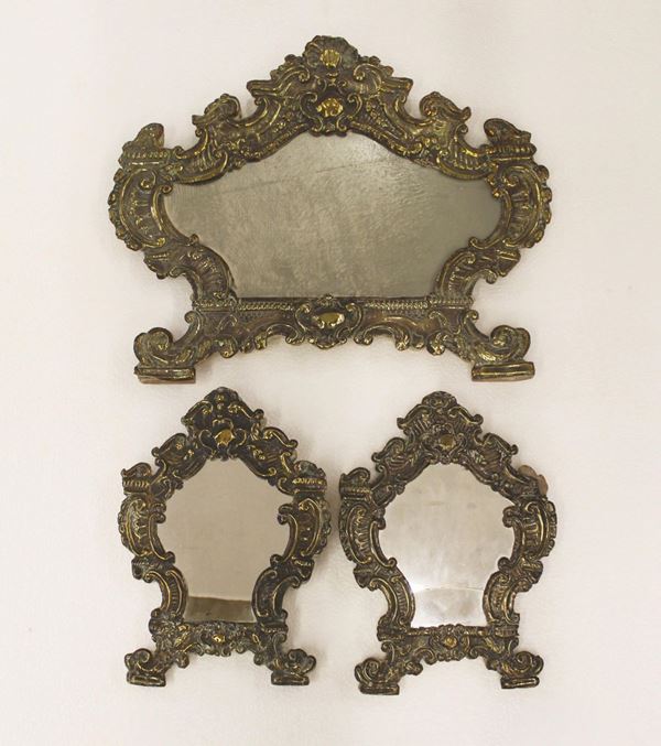 Tre cartaglorie, sec. XVIII, in metallo sbalzato e argentato, luce&nbsp;&nbsp;&nbsp;&nbsp;&nbsp;&nbsp;&nbsp;&nbsp;