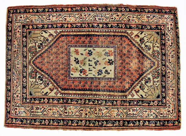 Tappeto, Caucaso, vecchia manifattura, campo a motivi geometrici nei toni del blu, crema e rosso, dadato, cm 142,5x102