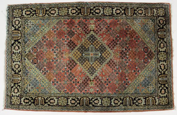 Tappeto, persia, sec. XX, impianto geometrico, nei toni del rosa e del    
