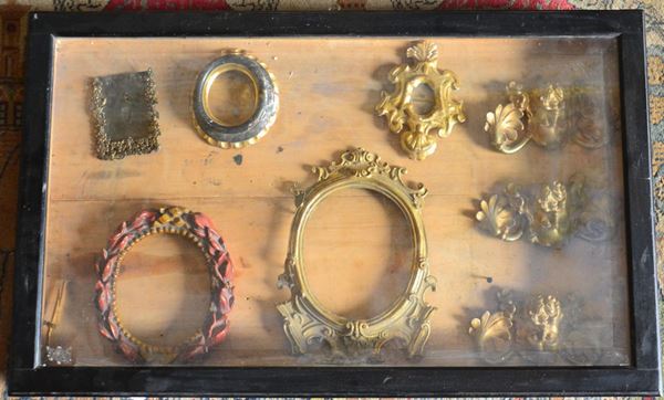 Otto fra cornici e fregi , in legno, vari                                - Asta GIOIELLI, ARGENTI, ARREDI, OGGETTI D'ARTE E DIPINTI - Poggio Bracciolini Casa d'Aste
