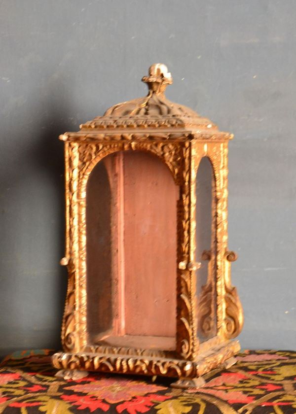 Teca, sec. XIX, in legno dorato, difetti e                             