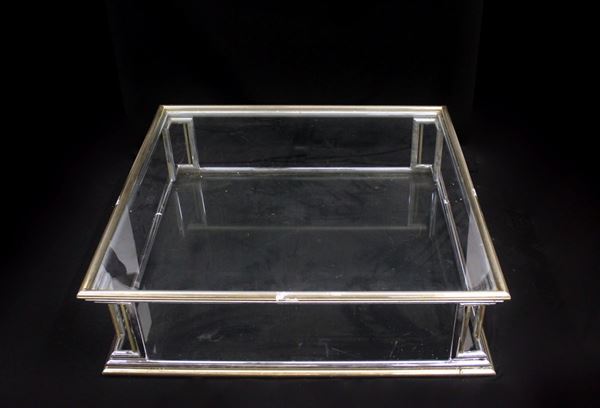 Tavolo da fumo, anni 80, in metallo tubolare cromato e dorato, due piani in