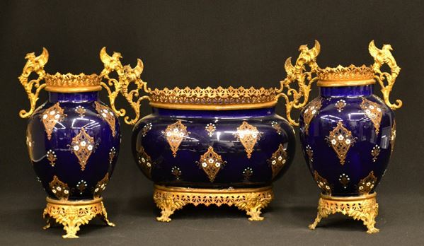 Trittico, sec. XX, in ceramica blu con decori a motivi floreali, rapporti&nbsp;