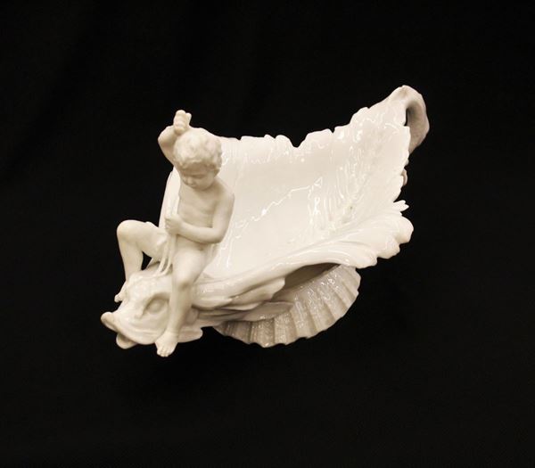 Centrotavola, Manifattura Ginori, sec. XX, in maiolica raffigurante putto&nbsp;