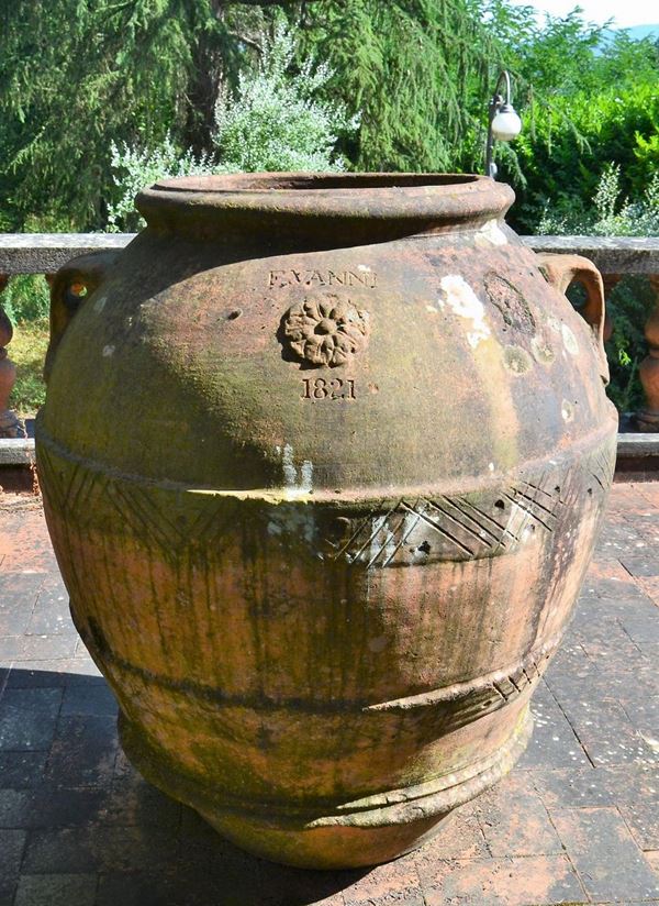 Orcio, sec. XIX, manifattura Vanni Impruneta,&nbsp;&nbsp;&nbsp;&nbsp;&nbsp;&nbsp;&nbsp;&nbsp;&nbsp;&nbsp;&nbsp;&nbsp;&nbsp;&nbsp;&nbsp;&nbsp;&nbsp;&nbsp;&nbsp;&nbsp;&nbsp;&nbsp;&nbsp;&nbsp;&nbsp;&nbsp;&nbsp;&nbsp;&nbsp;  - Asta ASTA A TEMPO- GIOIELLI, ARREDI D'ANTIQUARIATO, DIPINTI E SCULTURE - Poggio Bracciolini Casa d'Aste