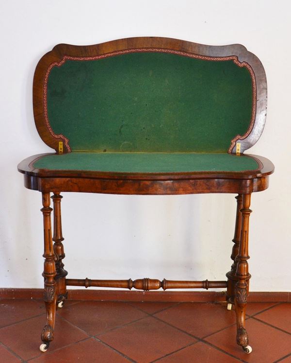 Tavolo da gioco, Francia, sec. XIX, in radica di noce, piano a libro in&nbsp;&nbsp;&nbsp;