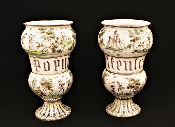 Coppia di vasi da farmacia, Liguria, sec. XX, in ceramica dipinta in      