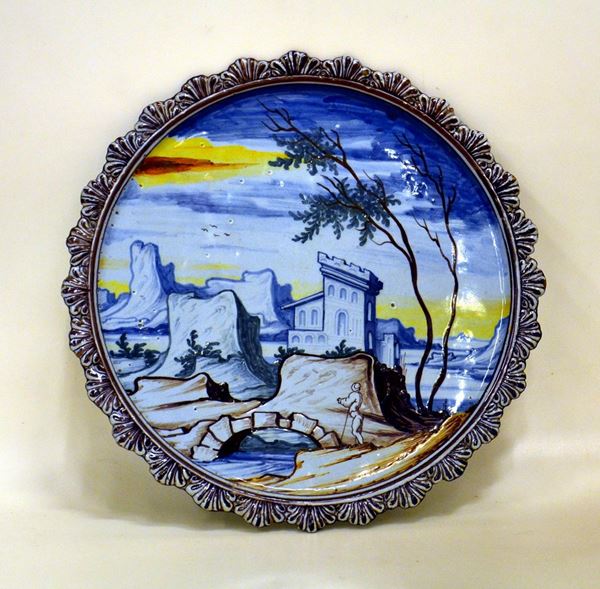Alzata, Pavia, sec. XX, in maiolica decorata a paesaggi, diam. cm 30,5&nbsp;&nbsp;&nbsp;&nbsp;
