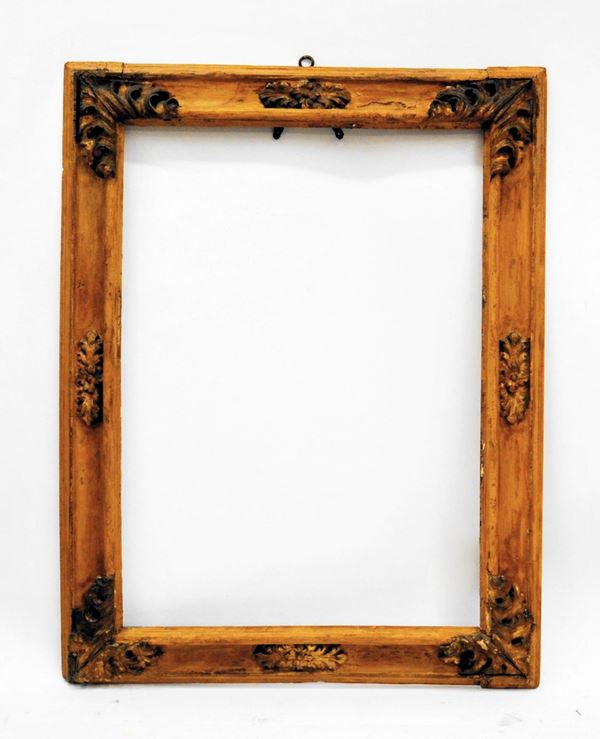 Cornice, Italia centrale, sec. XVIII, in legno laccato, battuta liscia su&nbsp;  - Asta ASTA A TEMPO- GIOIELLI, ARREDI D'ANTIQUARIATO, DIPINTI E SCULTURE - Poggio Bracciolini Casa d'Aste