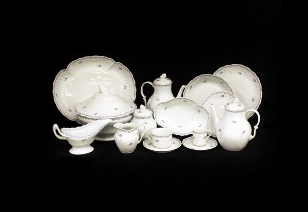 Servito piatti, Francia, sec. XX, manifattura Limoges, in porcellana bianca