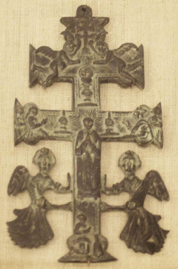 Croce, sec. XIX, in bronzo sbalzato, cm 9x16&nbsp;&nbsp;&nbsp;&nbsp;&nbsp;&nbsp;&nbsp;&nbsp;&nbsp;&nbsp;&nbsp;&nbsp;&nbsp;&nbsp;&nbsp;&nbsp;&nbsp;&nbsp;&nbsp;&nbsp;&nbsp;&nbsp;&nbsp;&nbsp;&nbsp;&nbsp;&nbsp;&nbsp;&nbsp;&nbsp;