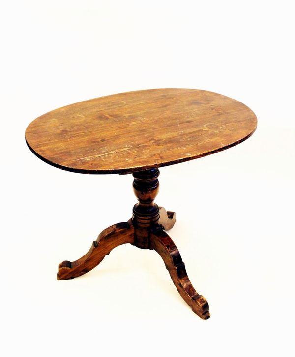 Tavolino, sec. XIX, in legno di conifera, piano ovale, fusto centrale&nbsp;&nbsp;&nbsp;&nbsp;&nbsp;