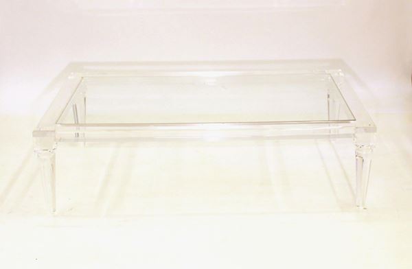 Tavolo da fumo, sec. XX, in metacrilato e vetro, gambe troncoconiche&nbsp;&nbsp;&nbsp;&nbsp;&nbsp;&nbsp;