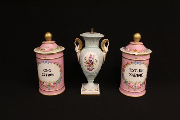Coppia di flaconi cilindrici &quot;Porcelaine de Paris&quot;&nbsp;&nbsp;&nbsp;&nbsp;&nbsp;&nbsp;&nbsp;&nbsp;&nbsp;&nbsp;&nbsp;&nbsp;&nbsp;&nbsp;&nbsp;&nbsp;&nbsp;&nbsp;&nbsp;&nbsp;&nbsp;&nbsp;&nbsp;&nbsp;
