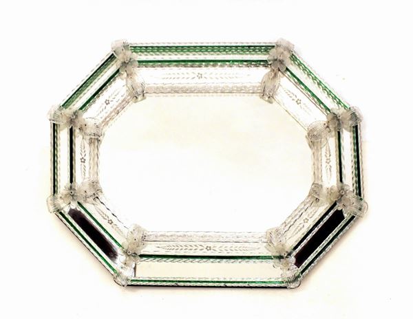 Specchiera, Murano, sec. XX, in vetro incolore e nei toni del verde, luce&nbsp;