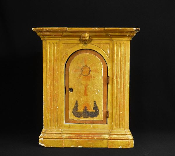 Ciborio, sec. XIX, in legno dorato, sportello decorato con pisside&nbsp;&nbsp;&nbsp;&nbsp;&nbsp;&nbsp;&nbsp;&nbsp;