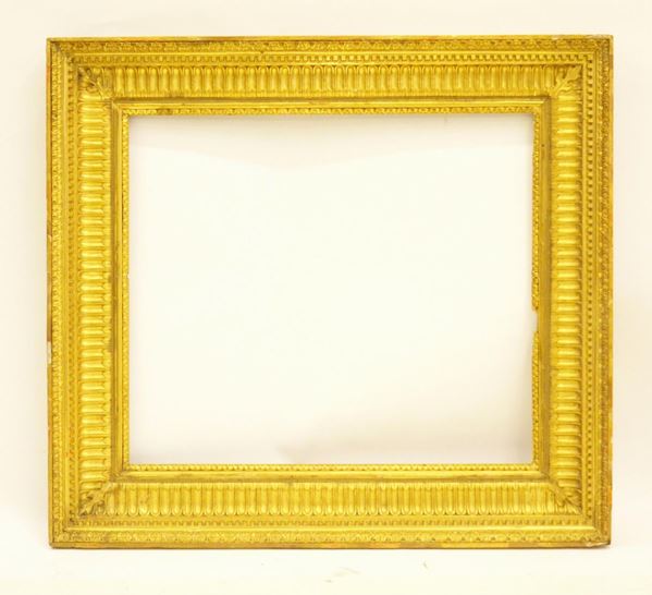 Cornice, sec. XIX, in legno dorato e intagliato, ingombrio cm 119x107,&nbsp;&nbsp;&nbsp;&nbsp;