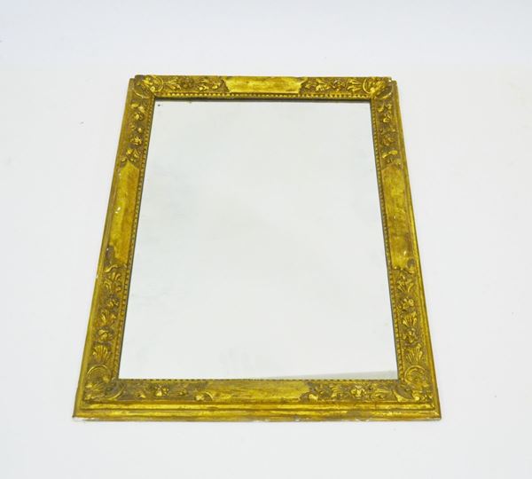 Specchiera, inizi sec. XX, entro cornice in legno laccato e intagliato a  