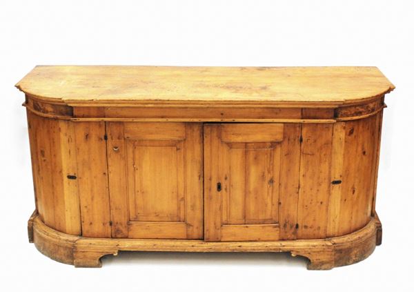 Grande credenza, sec. XIX, in gattice e legno di conifera, fronte a&nbsp;&nbsp;&nbsp;&nbsp;&nbsp;&nbsp;&nbsp;