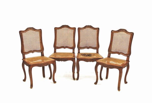Quattro sedie, in stile Luigi XV, in ciliegio, sedute e spalliere in paglia