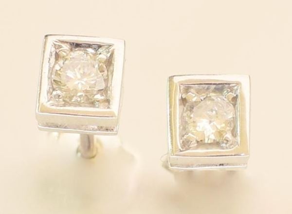 PAIO DI ORECCHINI PUNTO LUCE IN ORO BIANCO E DIAMANTI&nbsp;&nbsp;&nbsp;&nbsp;&nbsp;&nbsp;&nbsp;&nbsp;&nbsp;&nbsp;&nbsp;&nbsp;&nbsp;&nbsp;&nbsp;&nbsp;&nbsp;&nbsp;&nbsp;&nbsp;&nbsp;&nbsp;&nbsp;&nbsp;&nbsp;&nbsp;&nbsp;&nbsp;&nbsp;&nbsp;&nbsp;&nbsp;