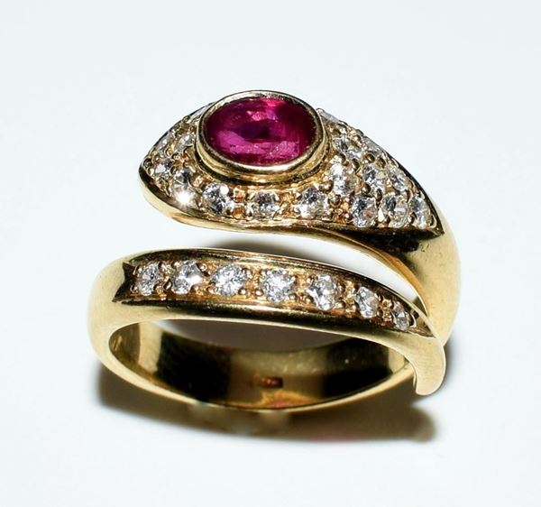 ANELLO IN ORO GIALLO , DIAMANTI E RUBINO  - Asta ANTIQUARIATO, COLLEZIONISMO E GIOIELLI - Poggio Bracciolini Casa d'Aste